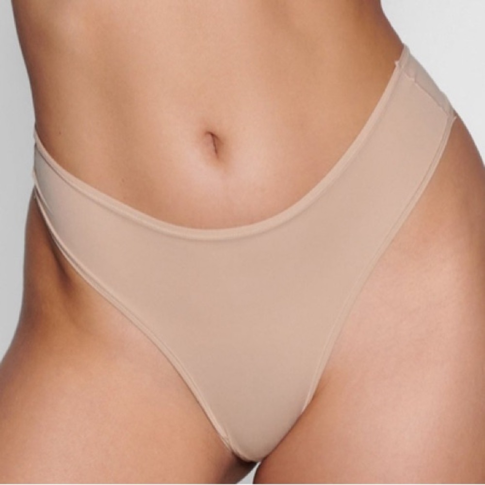 Skims Fits Everybody Thong - Color Mica Size XS